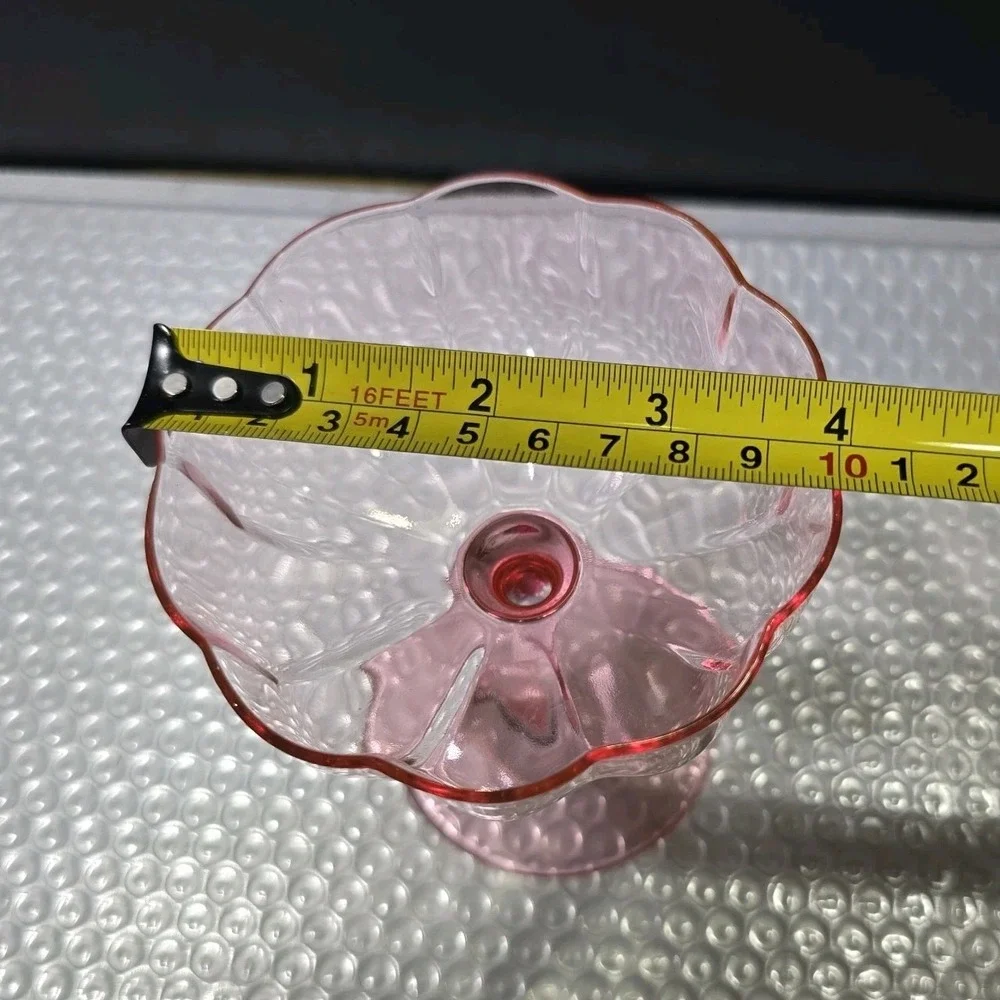 The Wine Savant Flower Shaped Coupe Glass Wavy Pedals Pink